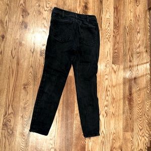 Silver Jeans co. Perfect condition. Black, size 33.